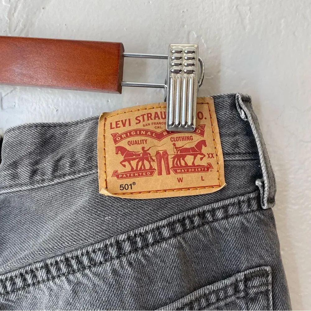 Levi’s 501 High Rise Raw Hem Straight Leg Cropped Jeans in Get Off My Cloud - Picture 11 of 15